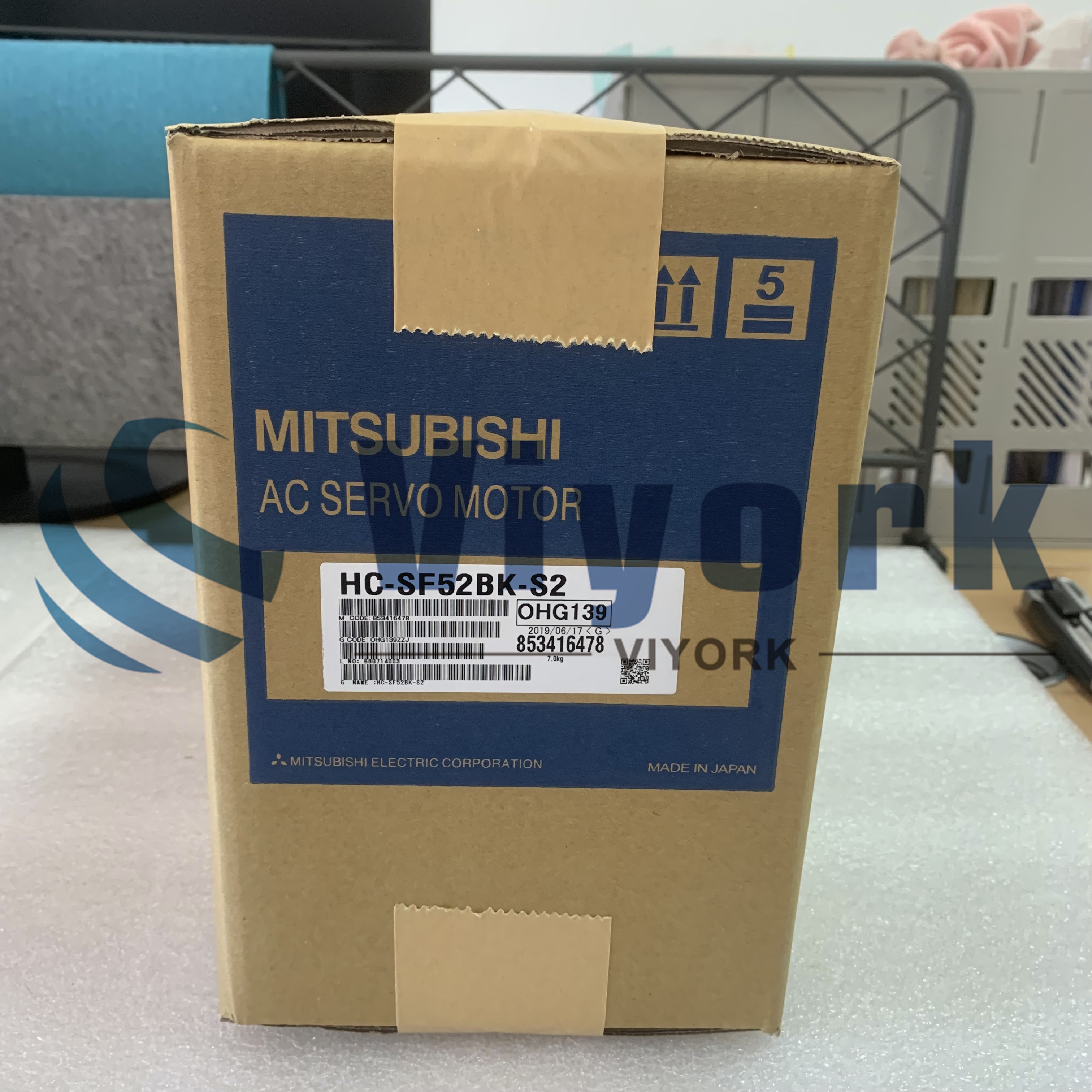 Mitsubishi HC-SF52BK-S2 AC SERVO MOTOR 2000 RPM 800W 480 VAC NEW