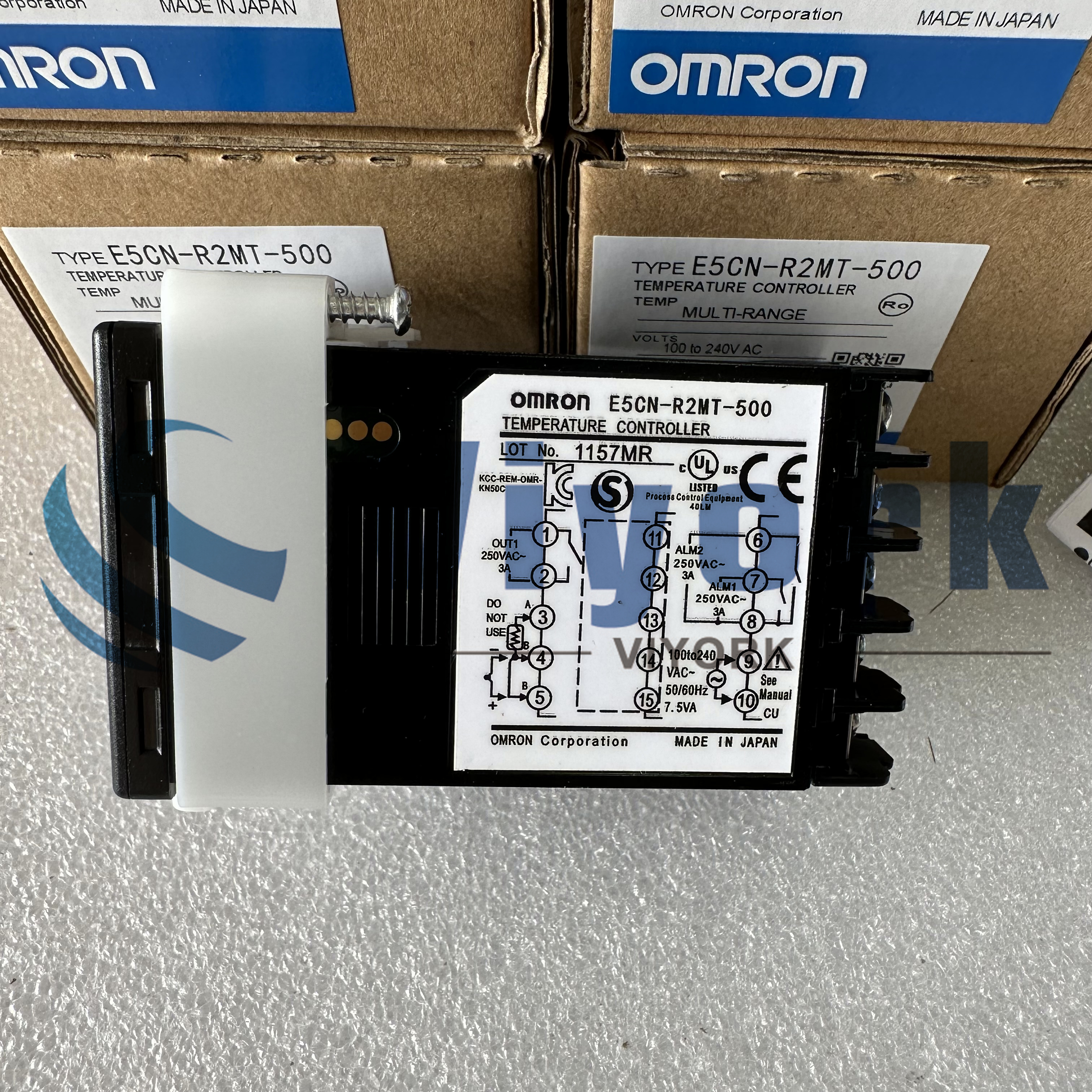 Omron E5CN-R2MT-500 TEMPERATURE CONTROLLER 100-240 VAC RELAY OP DIGITAL 3A NEW