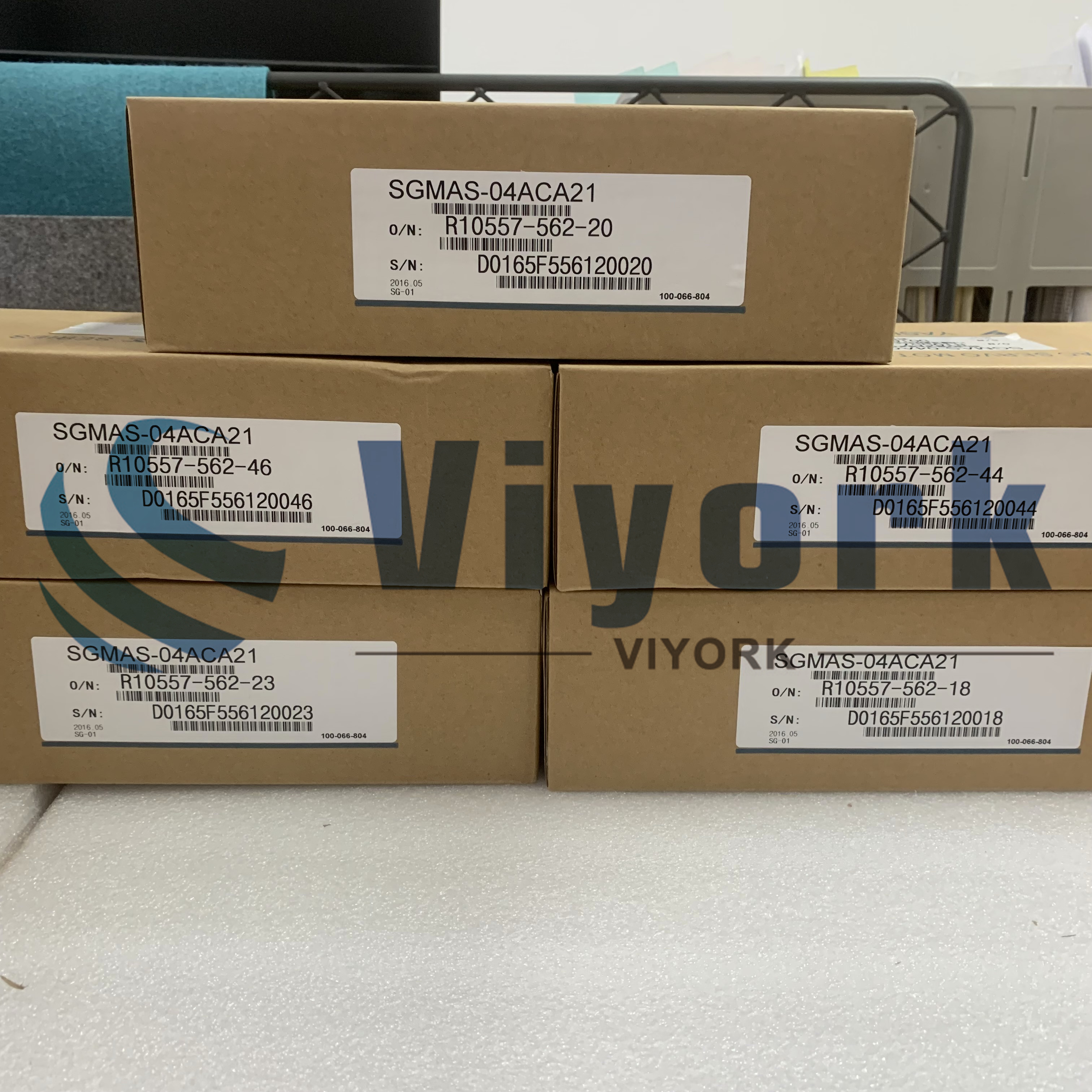 Yaskawa SGMAS-04ACA21 AC SERVO MOTOR 400W 200V 2.6A 3000RPM NM1.27 NEW