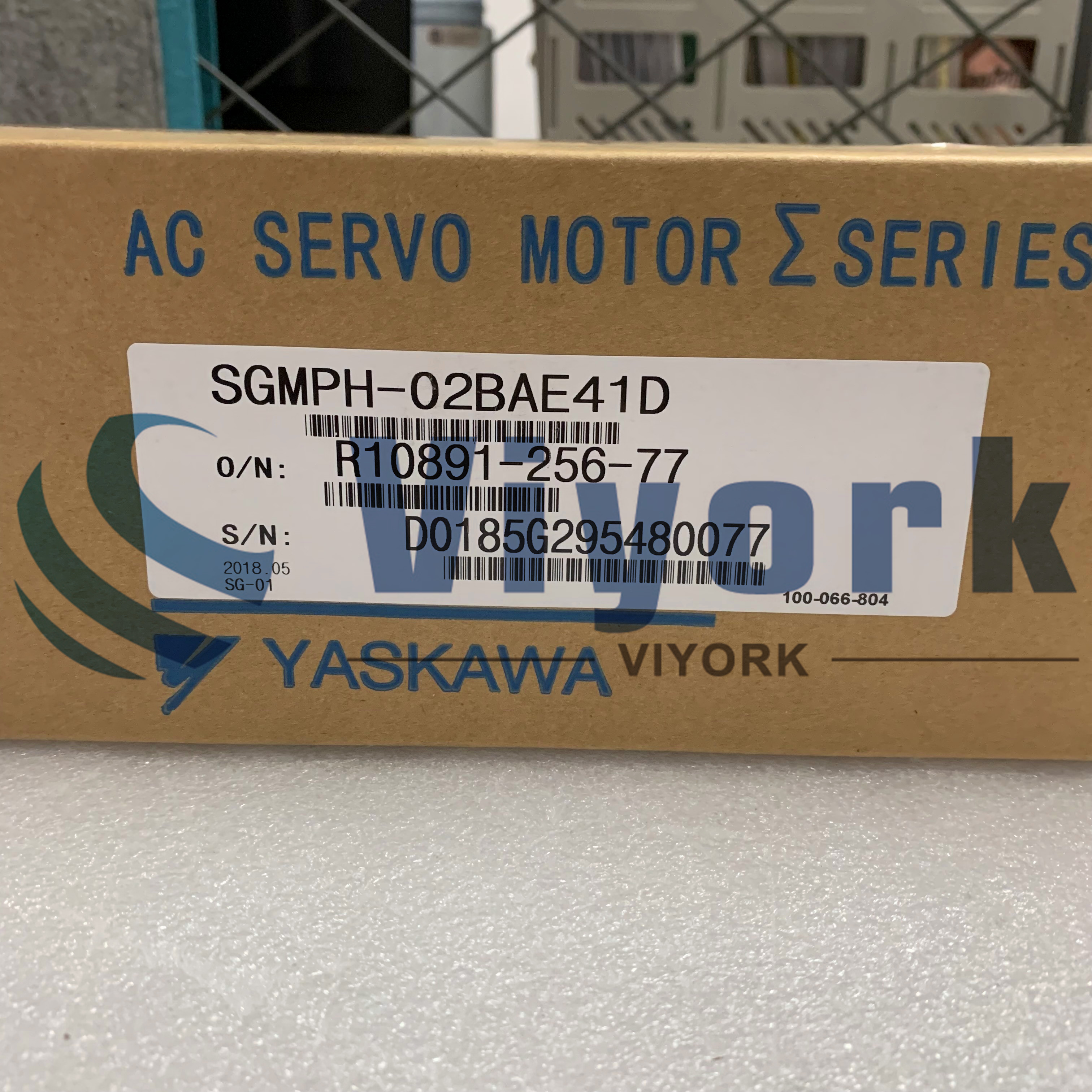 Yaskawa SGMPH-02BAE41D AC SERVO MOTOR 200VAC 3000RPM 2.7AMP NEW