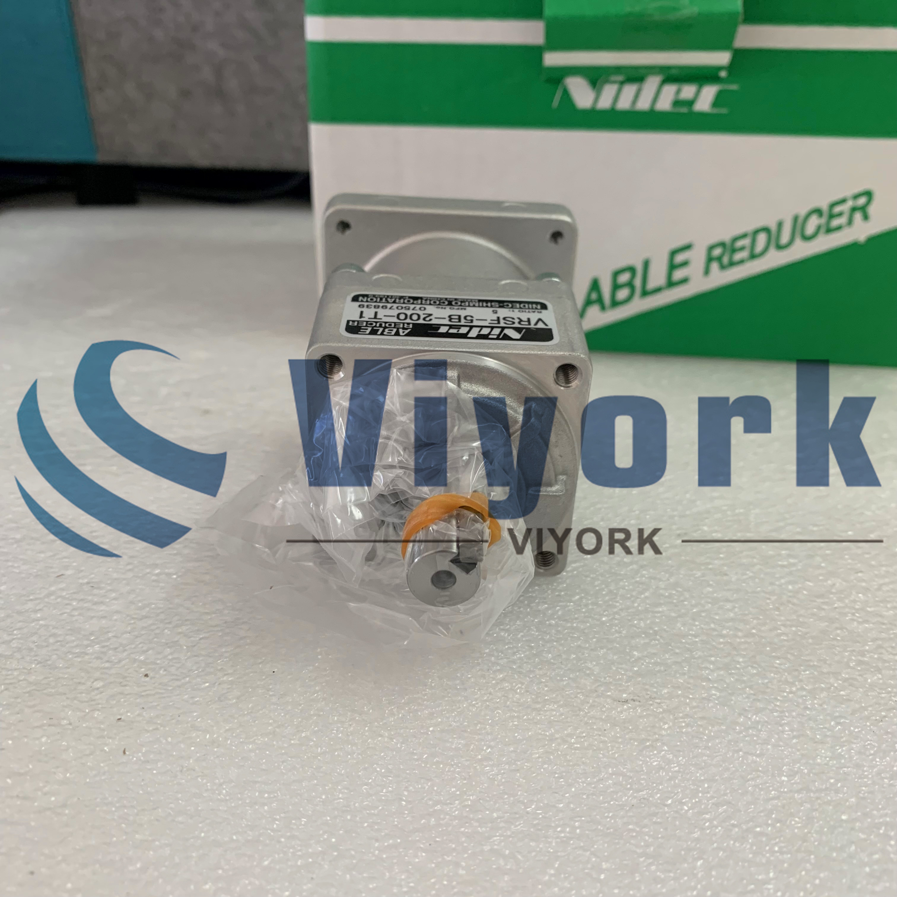Shimpo VRSF-5B-200-T1 SPEED REDUCER RATIO 1:5