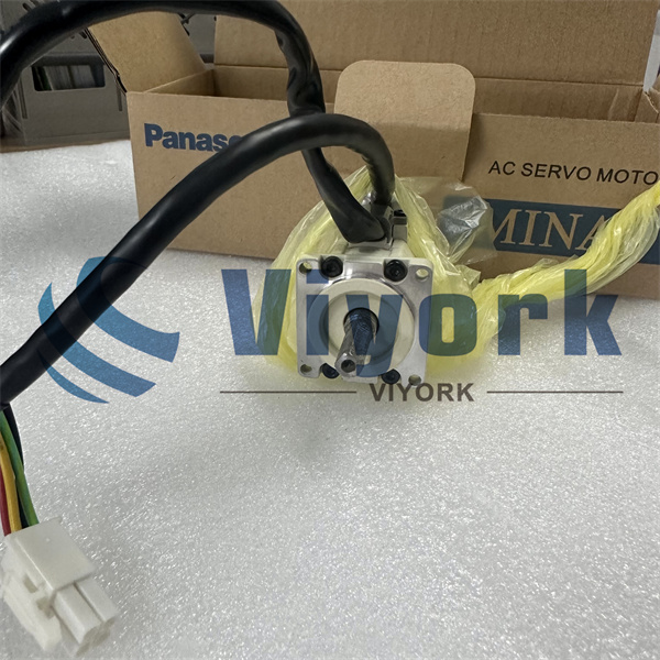 Panasonic MSM3AZP2N SERVO MOTOR NEW