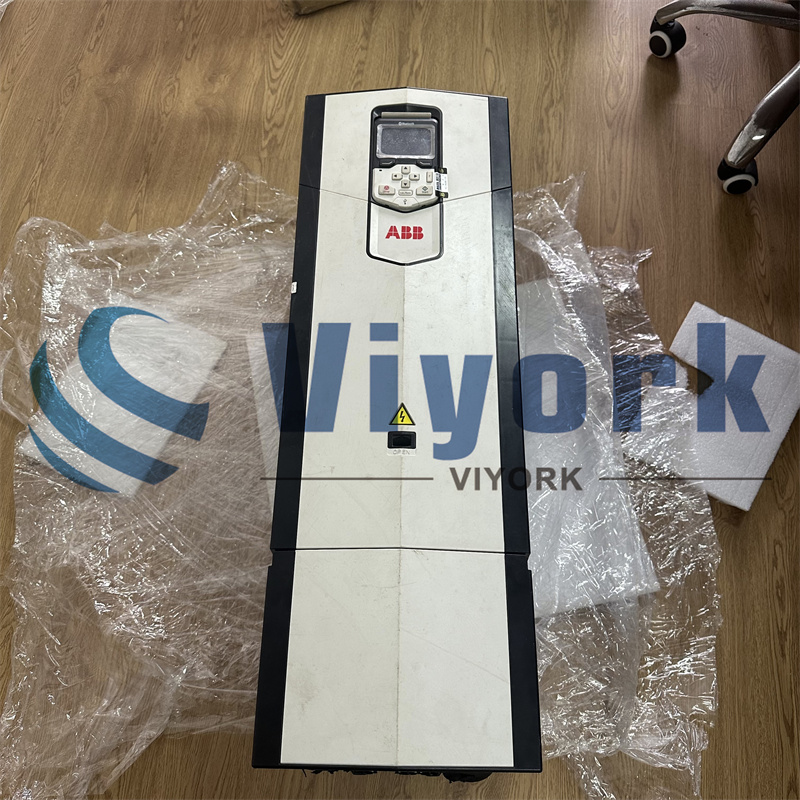 ABB ACS880-01-105A-3 INVERTER