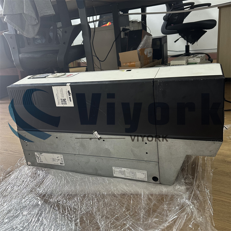 ABB ACS880-01-105A-3 INVERTER