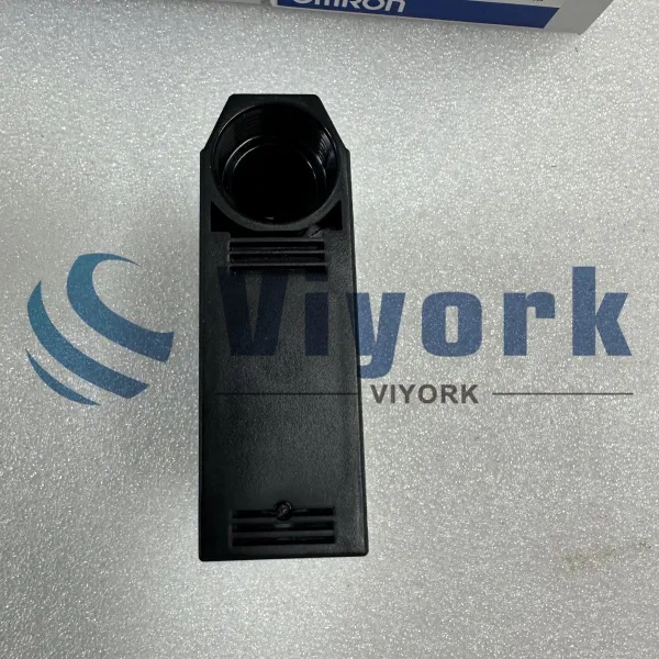 Omron E3JM-DS70M4T-G Photoelectric Switch NEW