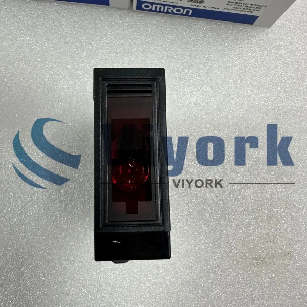 Omron E3JM-DS70M4T-G Photoelectric Switch NEW